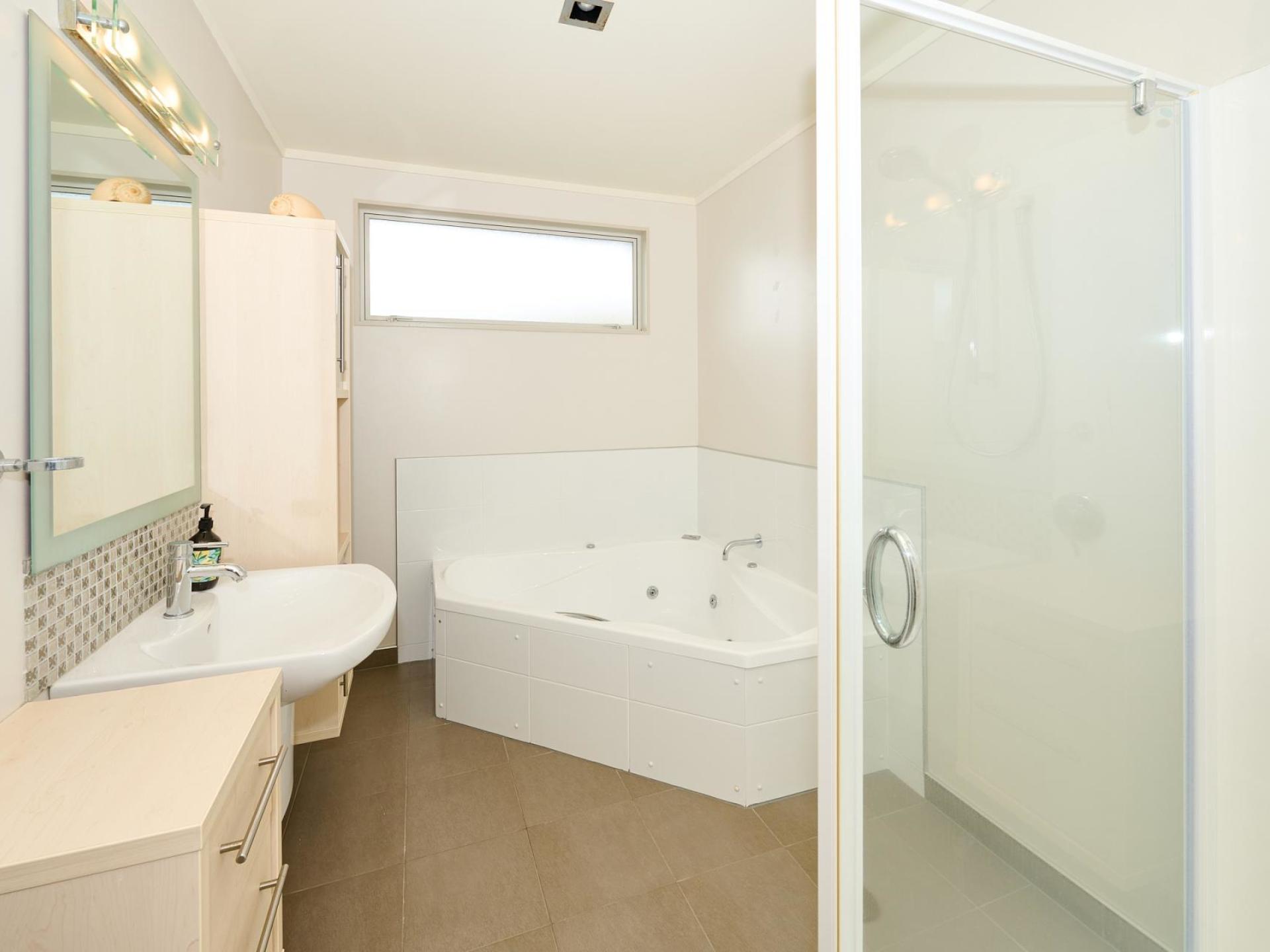156 Sands Crescent, Matarangi