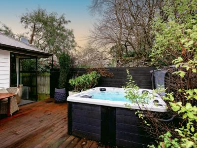 24B Herbert Street, Gladstone