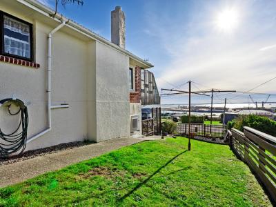246 Foyle Street, Bluff