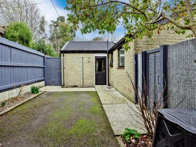 111/2 Grey Street, Gladstone