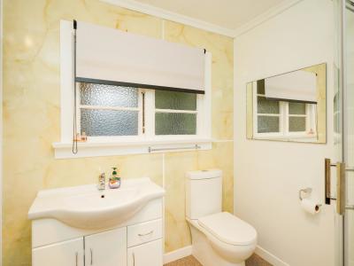 12 Walker Street, Bluff