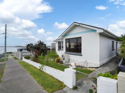 12 Walker Street, Bluff
