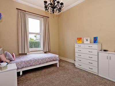 12 Herbert Street, Gladstone