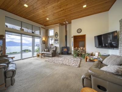 3-whitestone-court-manapouri