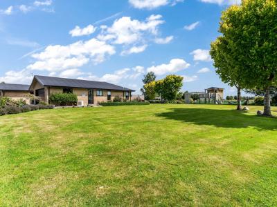 65 Racecourse Road, Winton