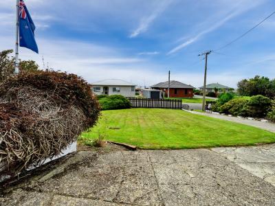 236 Foyle Street, Bluff