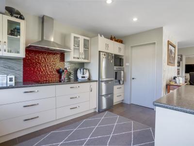 33 Longwood Drive, Winton