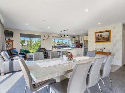 33 Longwood Drive, Winton