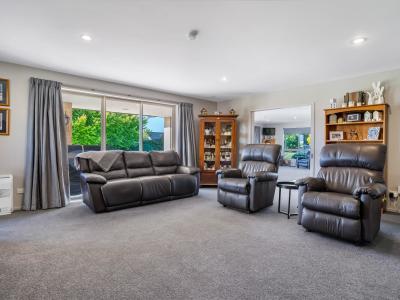 33 Longwood Drive, Winton