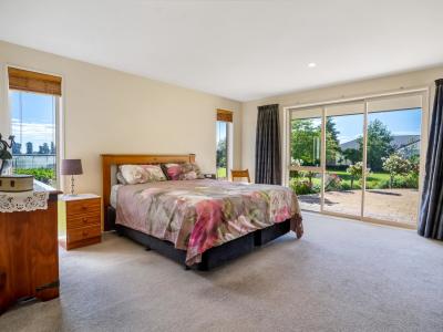 33 Longwood Drive, Winton