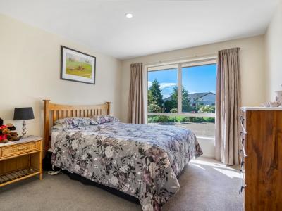 33 Longwood Drive, Winton