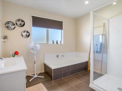 33 Longwood Drive, Winton