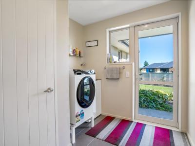 33 Longwood Drive, Winton