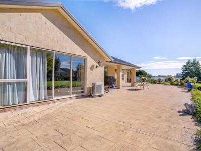 33 Longwood Drive, Winton