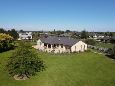 33 Longwood Drive, Winton