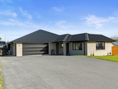 3-olive-close-omokoroa