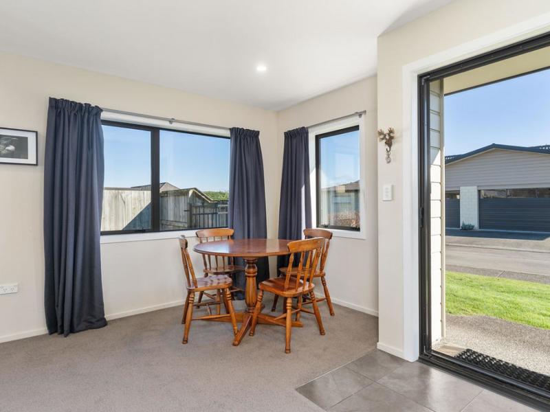 7-ashmore-park-road-carterton