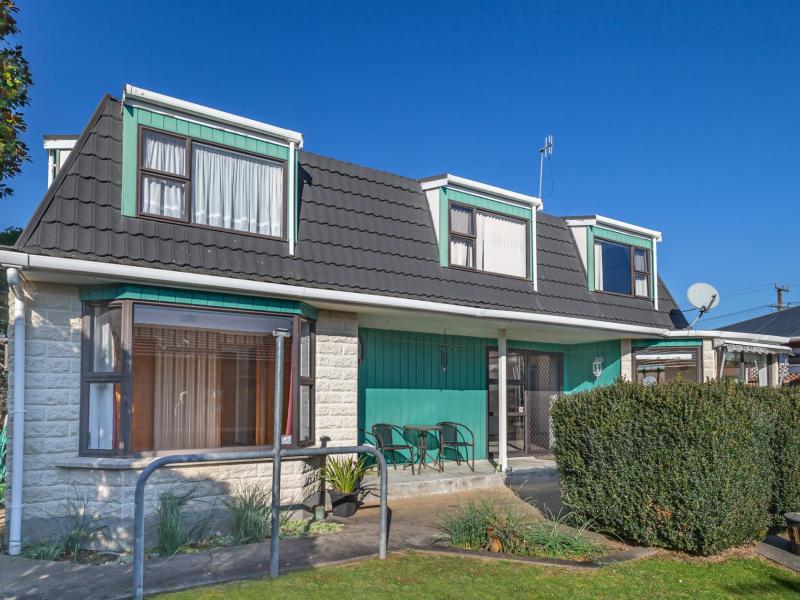 633a-queen-street-east-levin