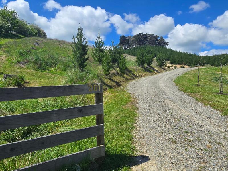 201-admiral-road-carterton