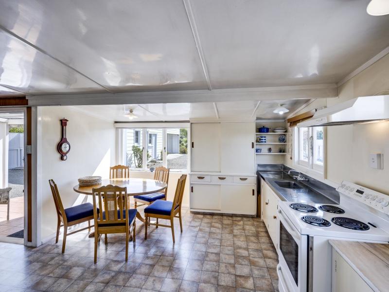 36-airini-road-waimarama