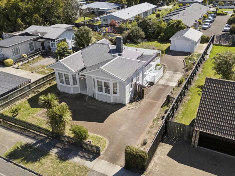 77-ranolf-street-victoria