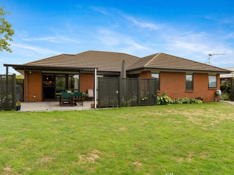 40-armstrong-avenue-carterton