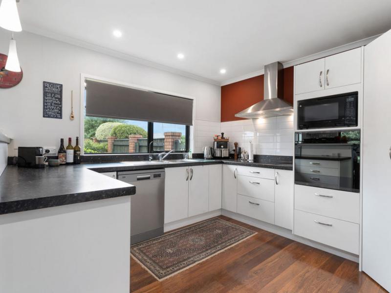 40-armstrong-avenue-carterton