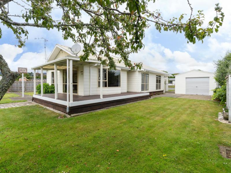 3-kirkcaldie-grove-levin