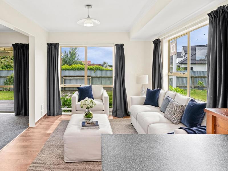 3-kirkcaldie-grove-levin