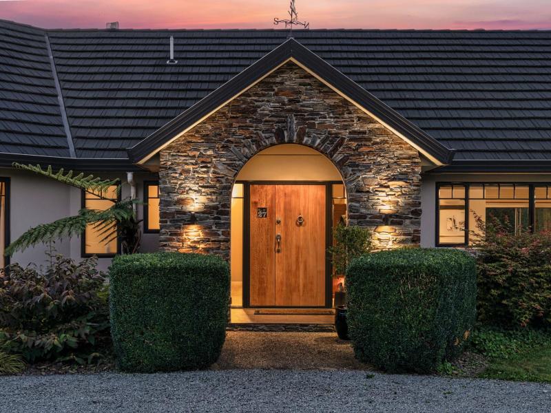 27-pohutukawa-drive-levin