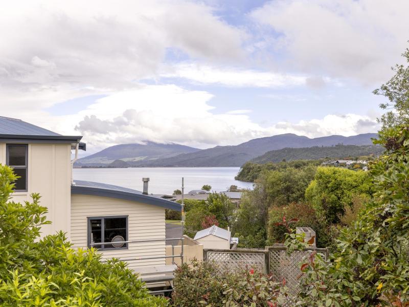 8-ihaia-road-kuratau