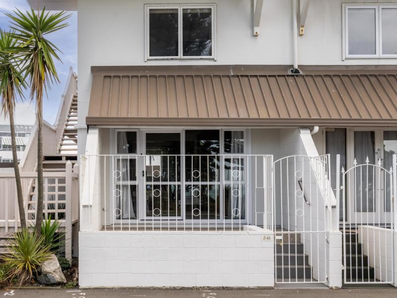 241-marine-parade-napier-south