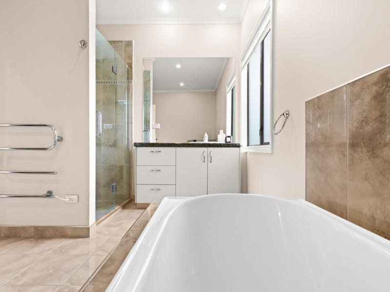 2-delta-mews-place-clive