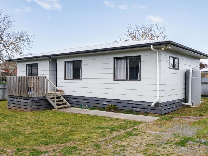 1222a-cunningham-crescent-mayfair