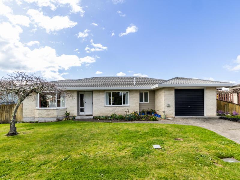12-bennelong-place-havelock-north