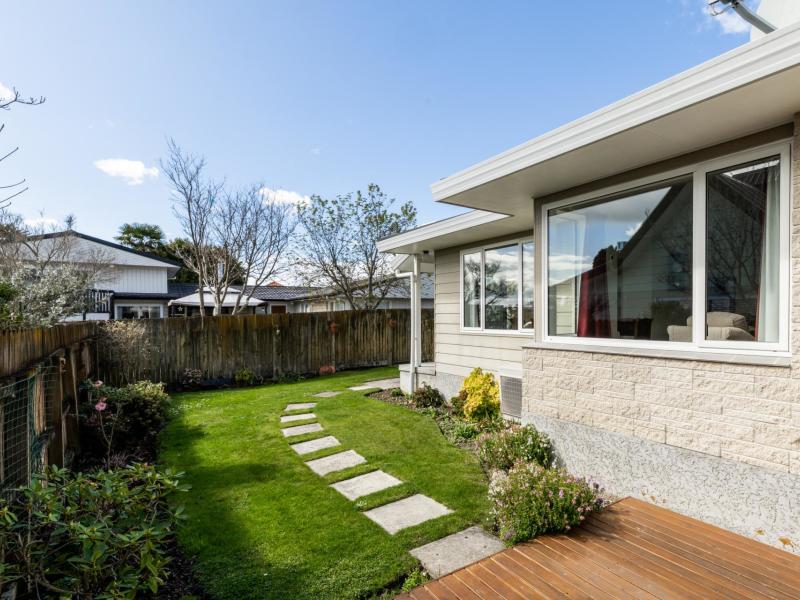 12-bennelong-place-havelock-north