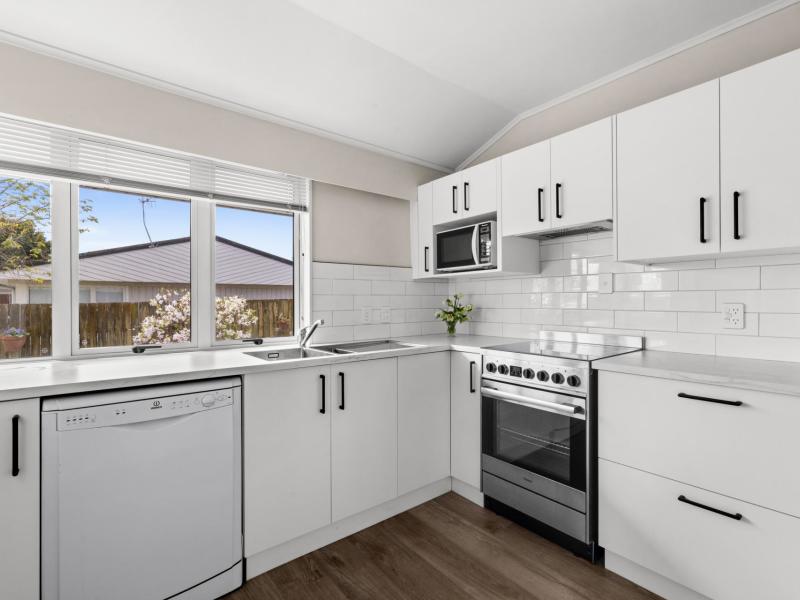 12-bennelong-place-havelock-north