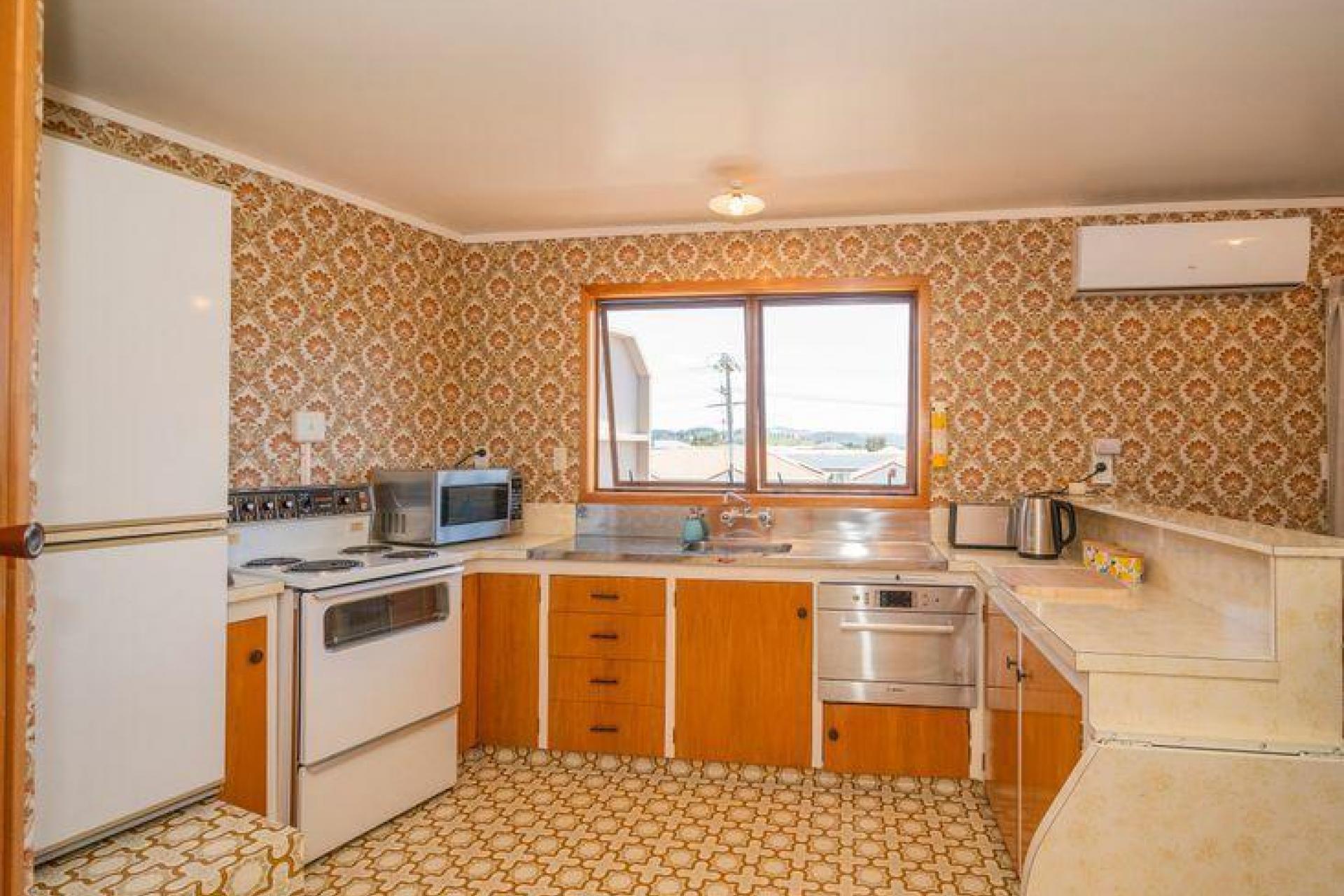 301 Ocean Road, Whangamata