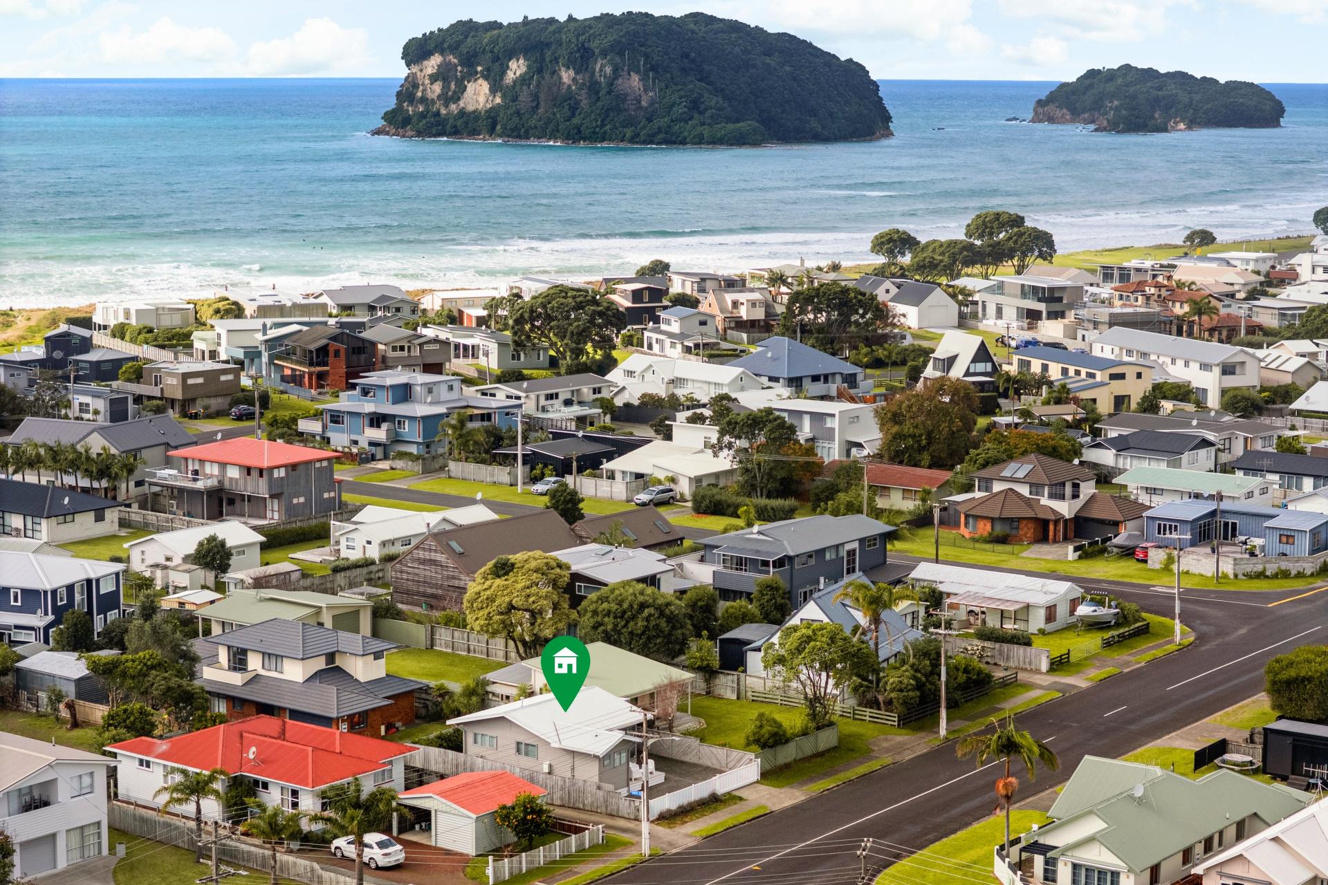220A Ocean Road, Whangamata