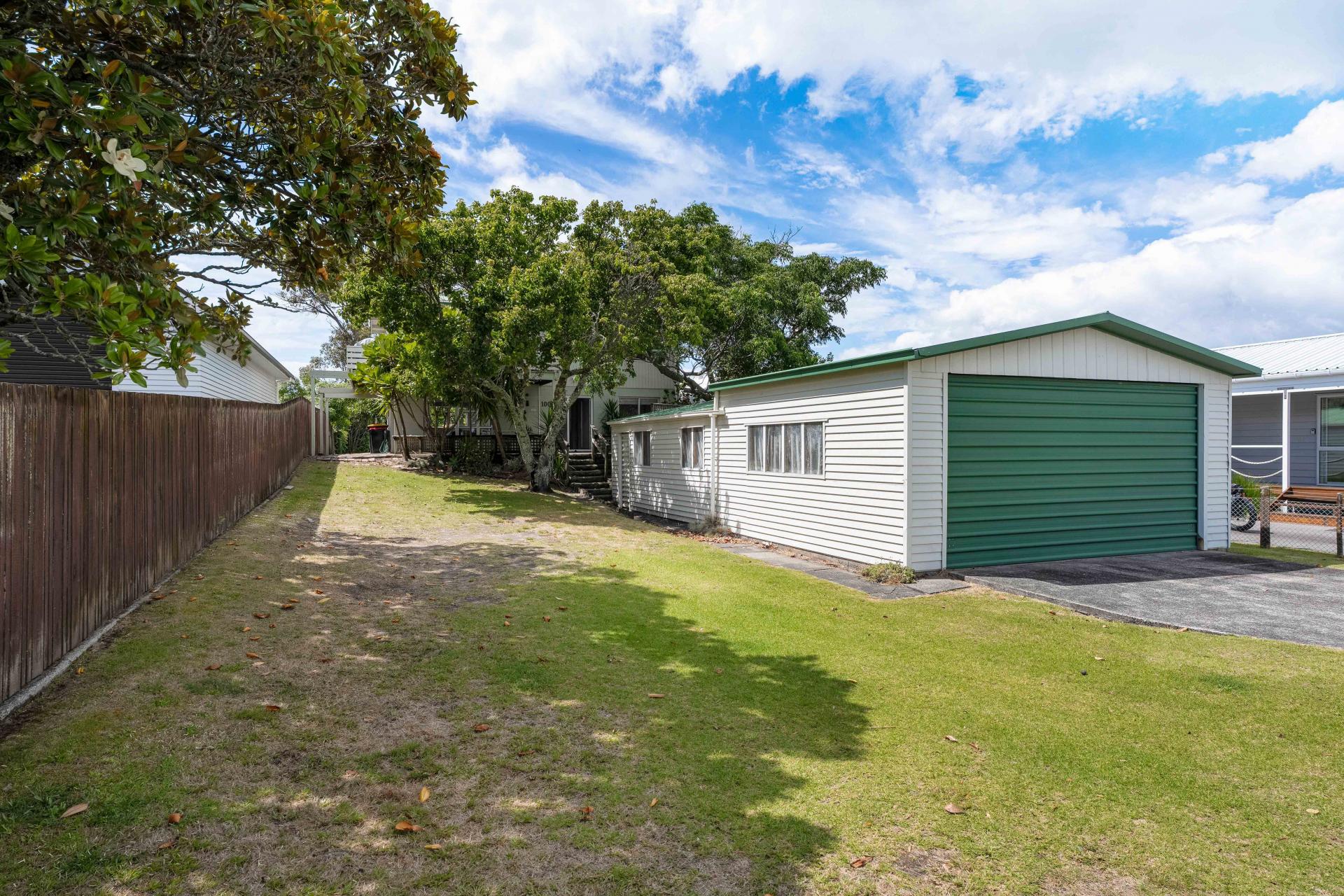 100 Charleston Avenue, Whangamata
