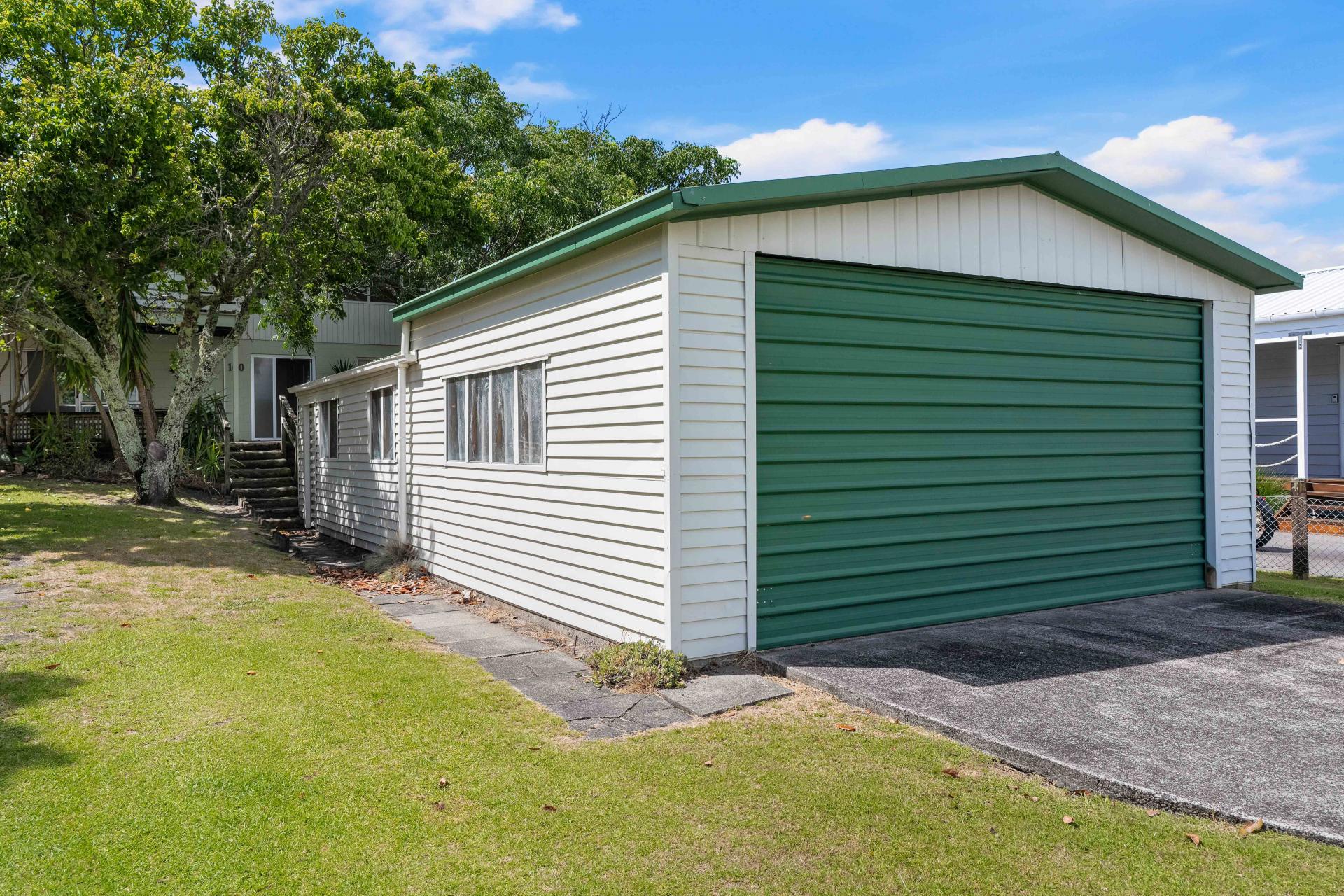 100 Charleston Avenue, Whangamata